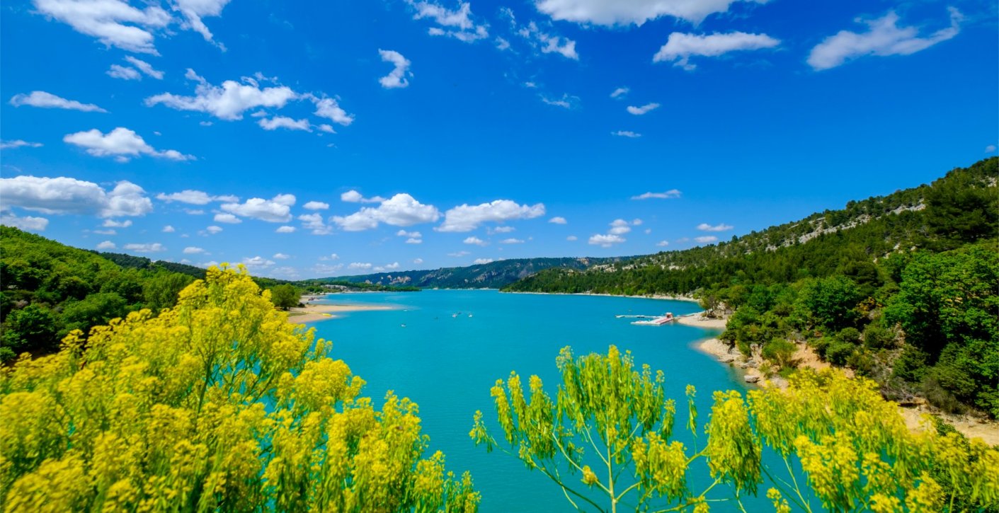 lac de sainte croix au printemps